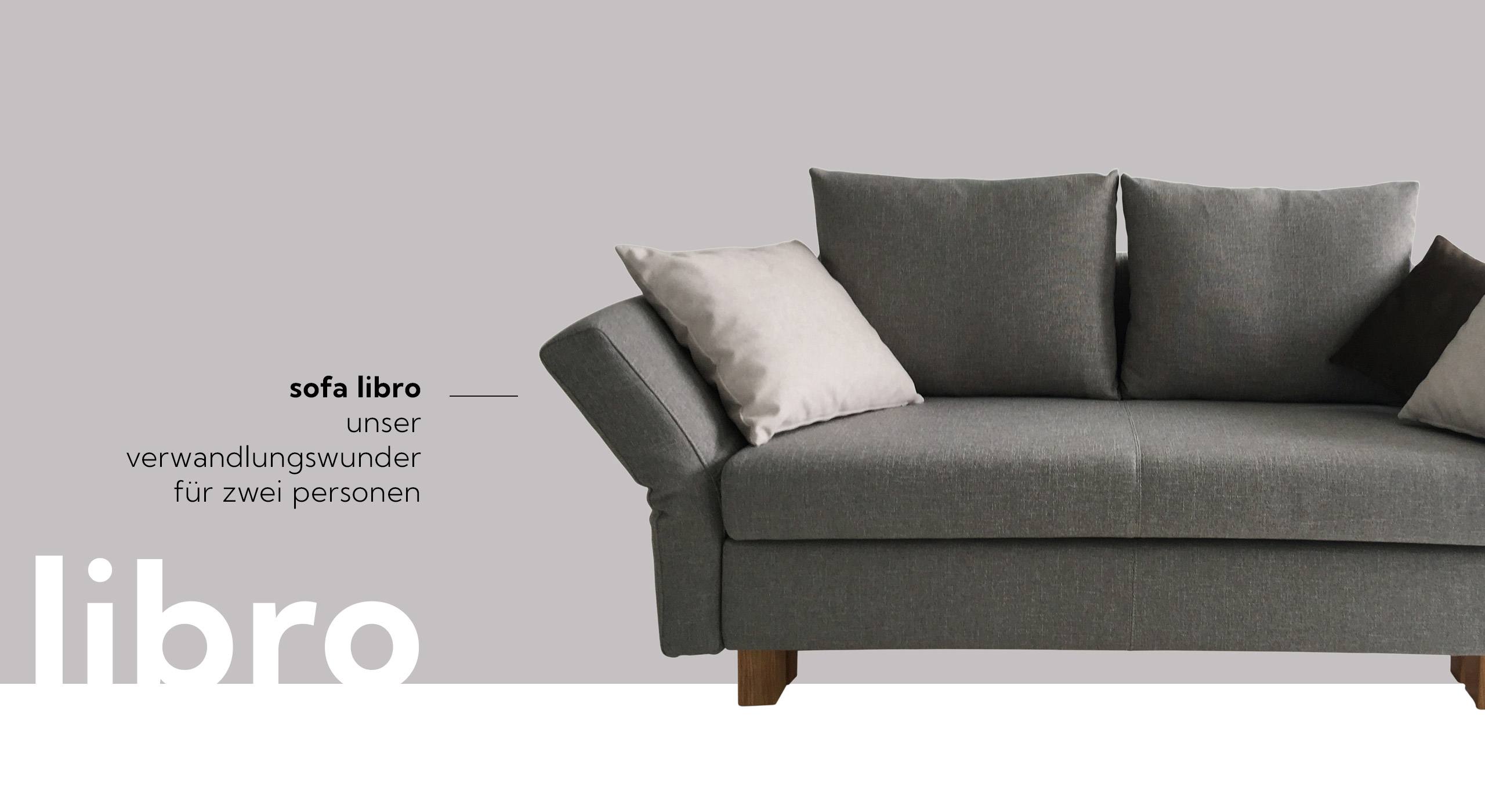 Unser Sofa libro lässt sich mit wenigen Handgriffen verwandeln: von der Couch zum Schlafsofa – und zurück. 