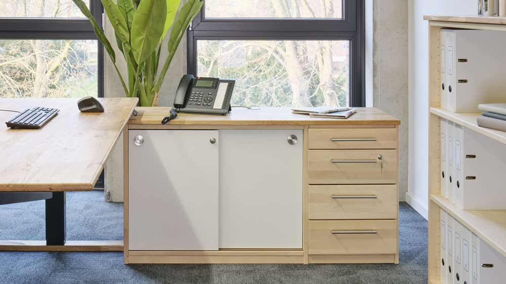 Kleines Regal für den Arbeitsplatz von TREND by OMM Stauraumregal