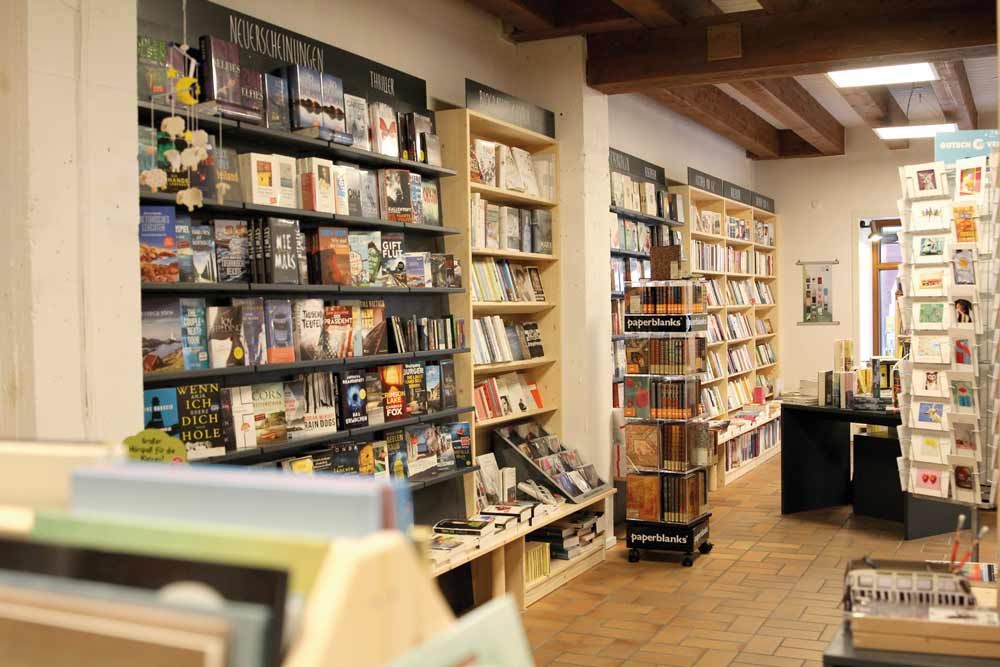 Buchhandlung am Markt Individuelle Bücherregale mit vielen Büchern