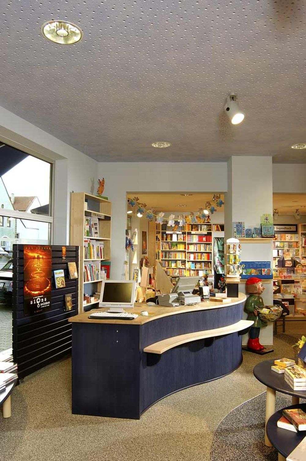 Buchhandlung Frank Individuelle Theke in dunkelblau