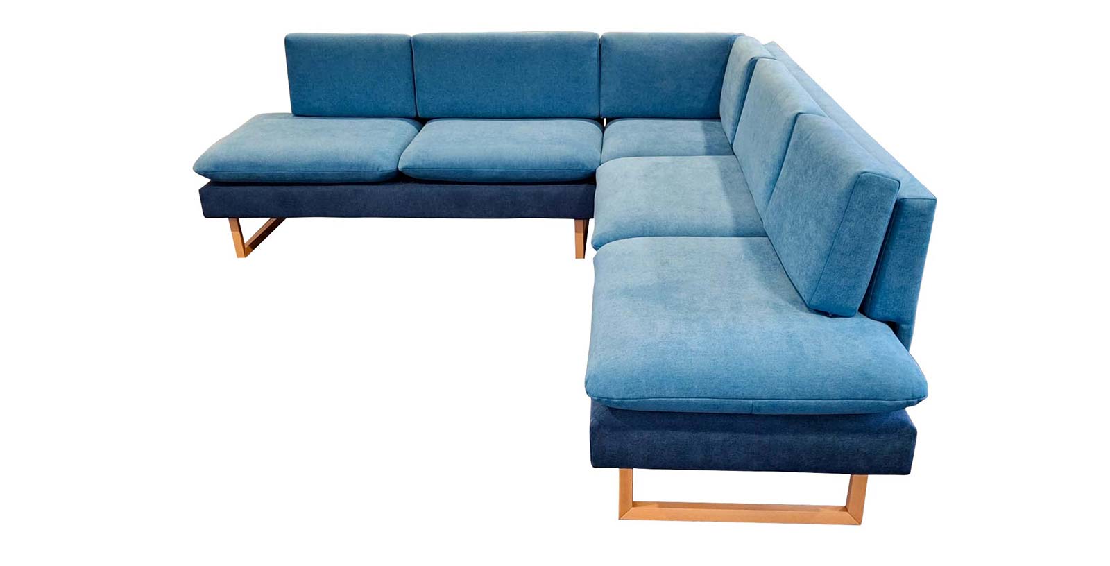 Ecksofa in blau mit Holzfüßen