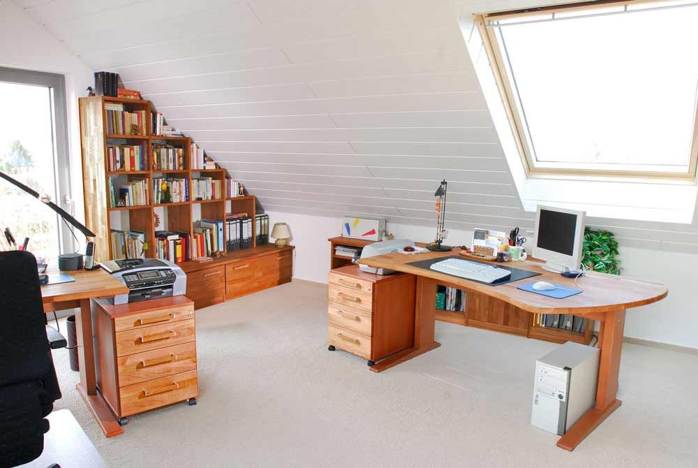 Homeoffice in Kirsche Massiv Schreibtische und Regale aus Kirschenholz