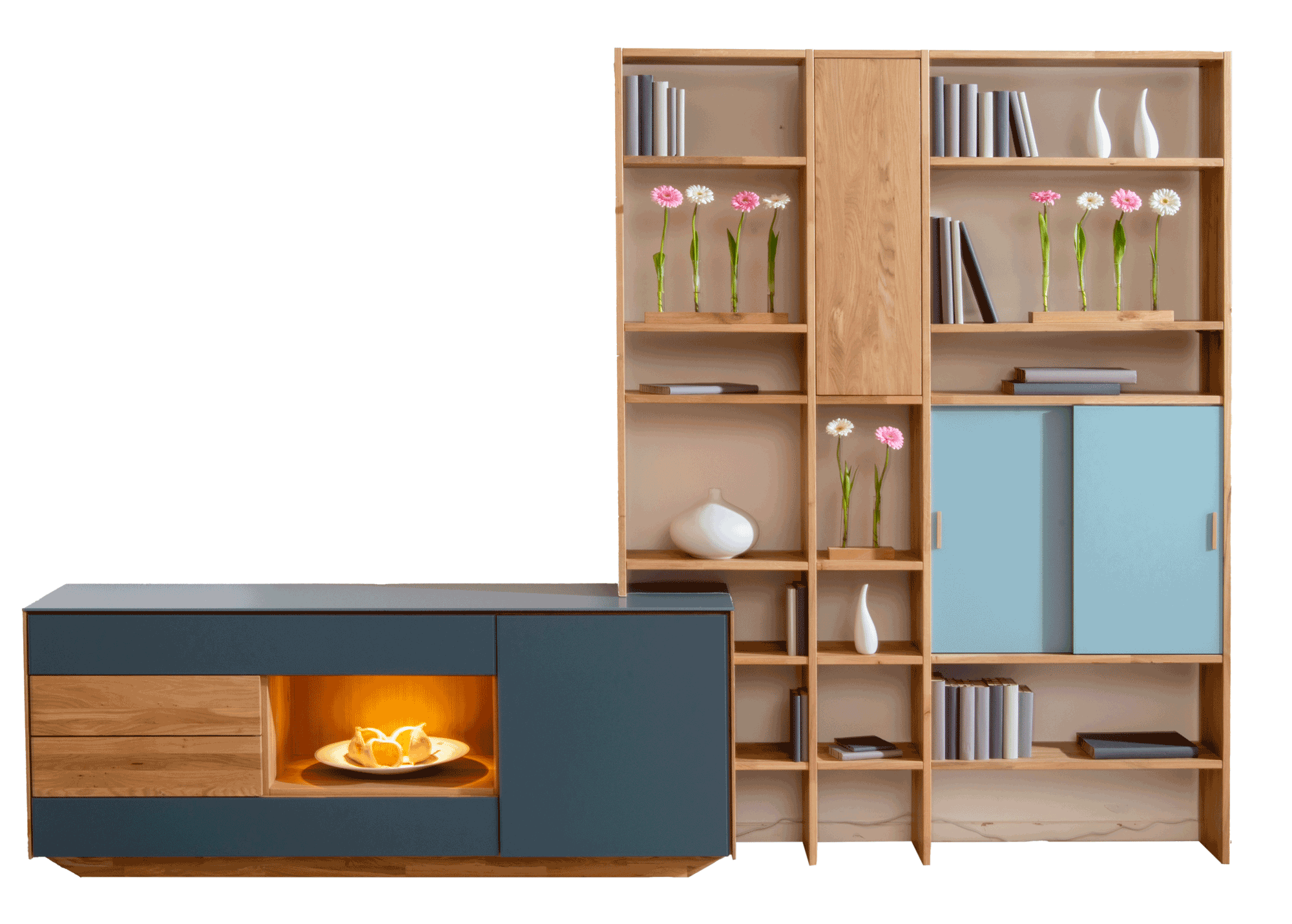 Wohnwand mit blauen Elementen